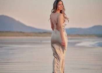 KAYLENE CHUTE DROPS HER DEBUT SINGLE SKIMMING THE SURFACE