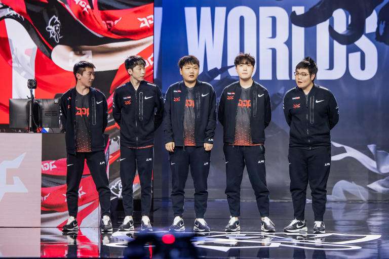 After colliding with JD Gaming on day two of the Worlds 2022 group stage, DWG KIA finished LCK's 0-3 performance.