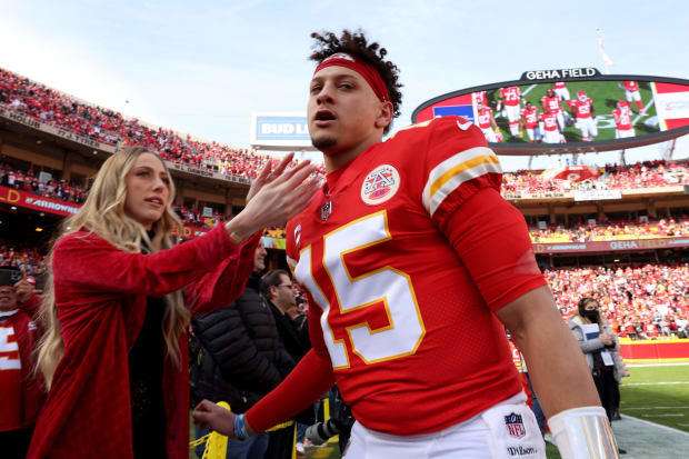 NFL World Reacts To the Unsettling News About Patrick Mahomes' Wife