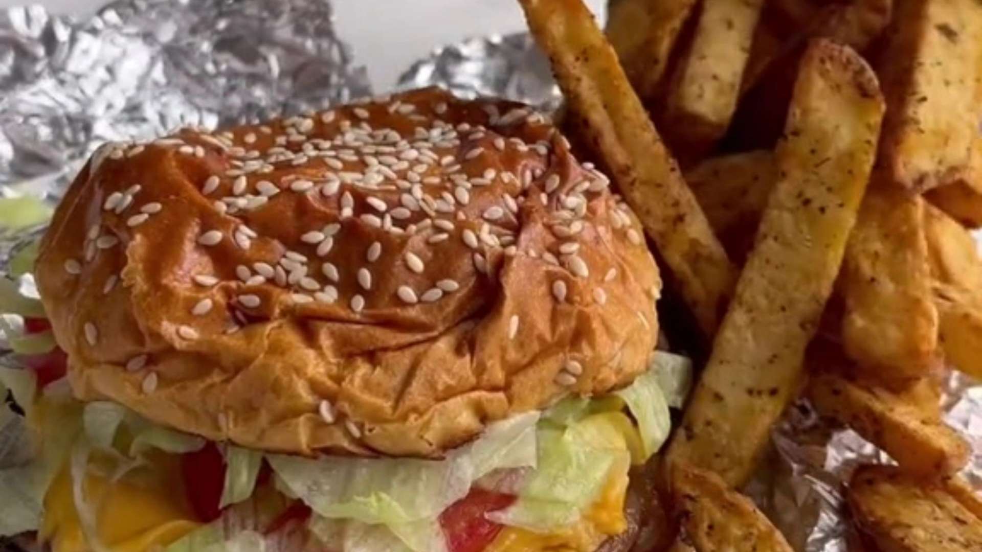 I’m a foodie mum – how to make the best Five Guys fakeaway at home including killer cajun chips in the Air Fryer