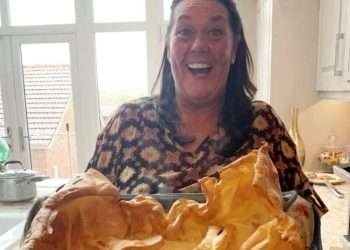 Mum attracts army of fans with monster Yorkshire Puddings that fill entire oven