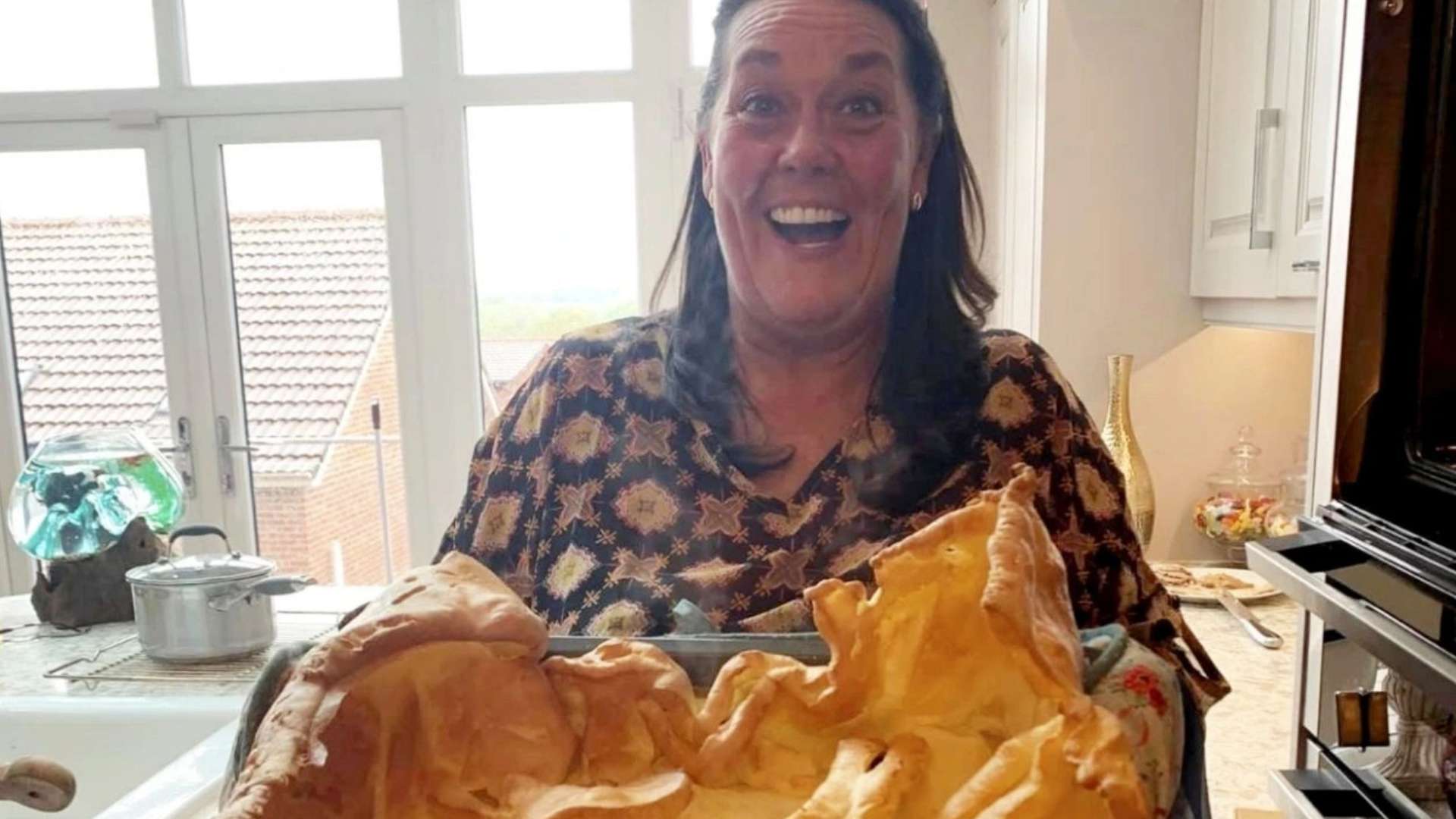 Mum attracts army of fans with monster Yorkshire Puddings that fill entire oven