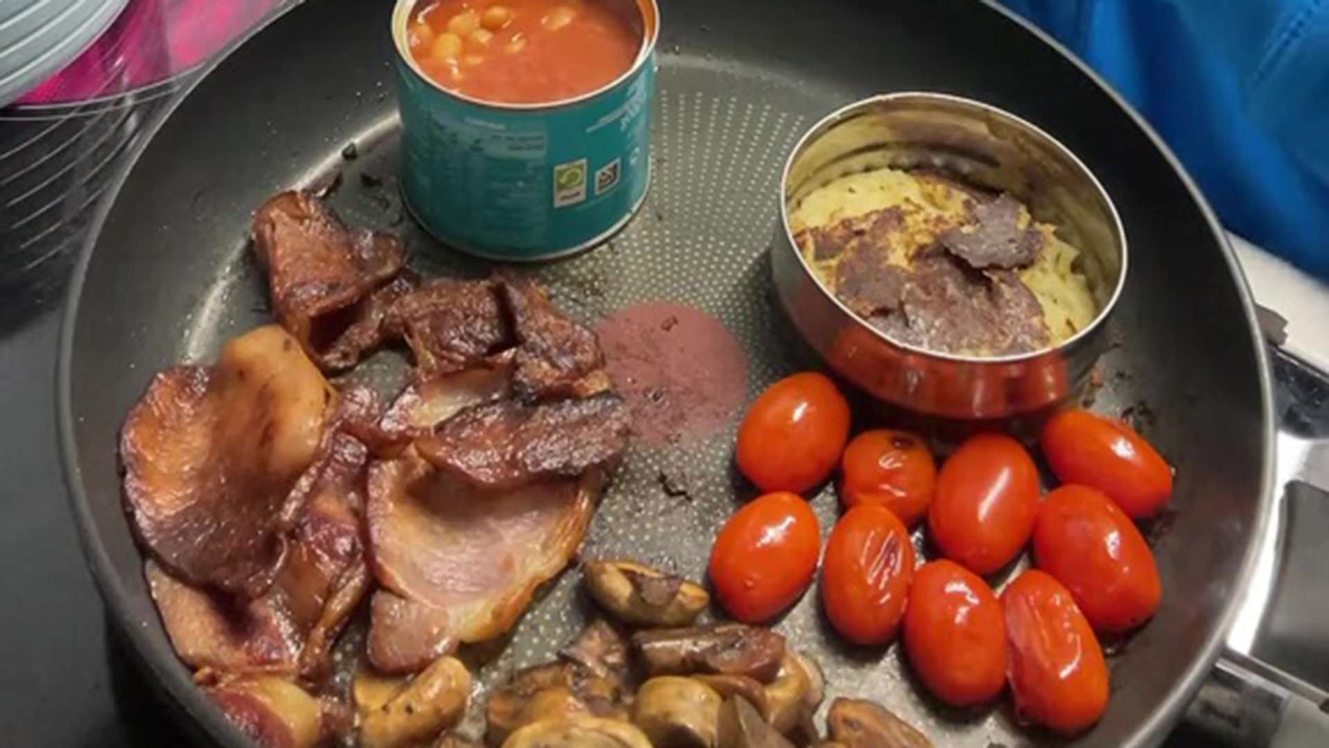 I cook my entire breakfast in one pan to save on washing up and heating – but people aren’t convinced by my methods