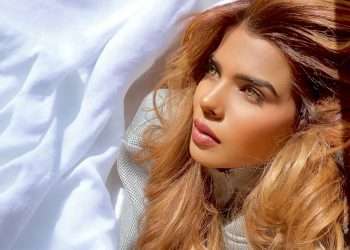 Sanjuna Madonakendi the stunning and striking Model poses for a sunbathing image! 