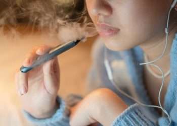 Children are being sold vapes that secretly contain nicotine, Labour warns