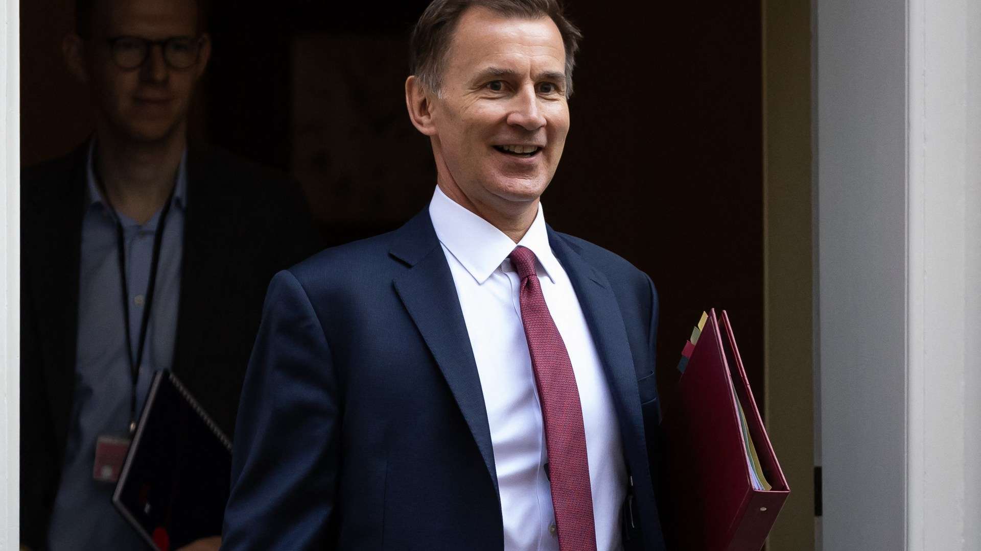 Jeremy Hunt vows to ‘put money in people’s pockets’ with lower taxes & rules out ‘gimmicks’ in Budget