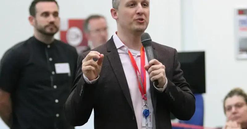 Sky News journalist and psychotherapist shares mental health tips