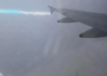 Horror as British Airways plane is struck by LIGHTNING on way into Heathrow Airport forcing urgent diversion