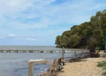 Body found in search for missing 18-year-old after he was last seen on Isle of Wight beach