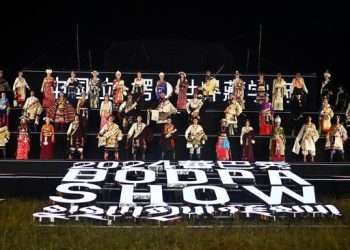 Models perform on stage at the Bodpa Show in Xiahe County, Gannan Tibetan Autonomous Prefecture, Gansu Province, Aug 6, 2024. (Photo: China News Service/ Li Yalong)