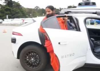 Video: Yoga guru Baba Ramdev traveled in America in a driverless car, shared his experience