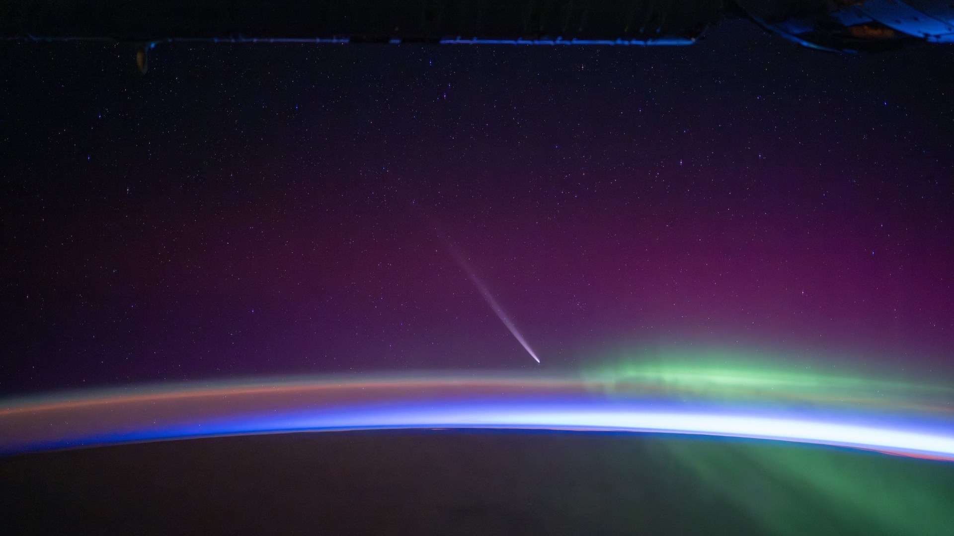 Incredible moment a fireball comet is spotted racing past stunning aurora towards Earth