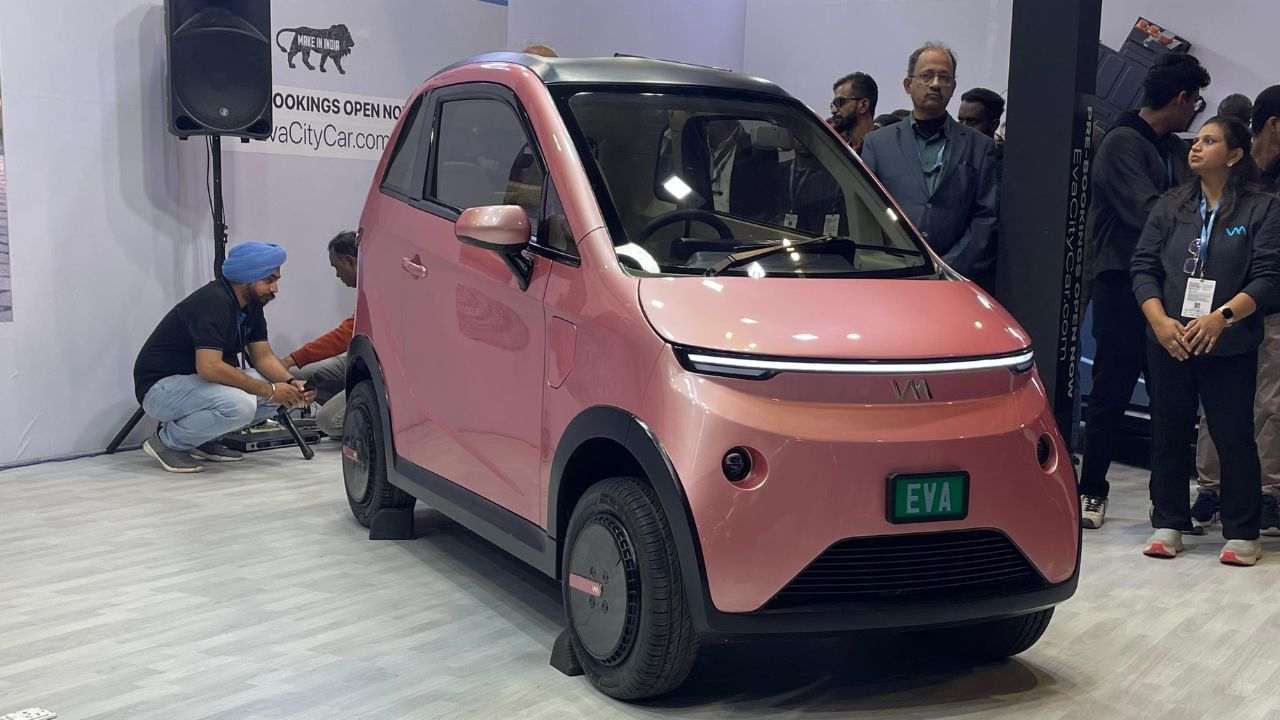 Auto Expo 2025: India's first solar car launched, price is only 3.25 lakh rupees