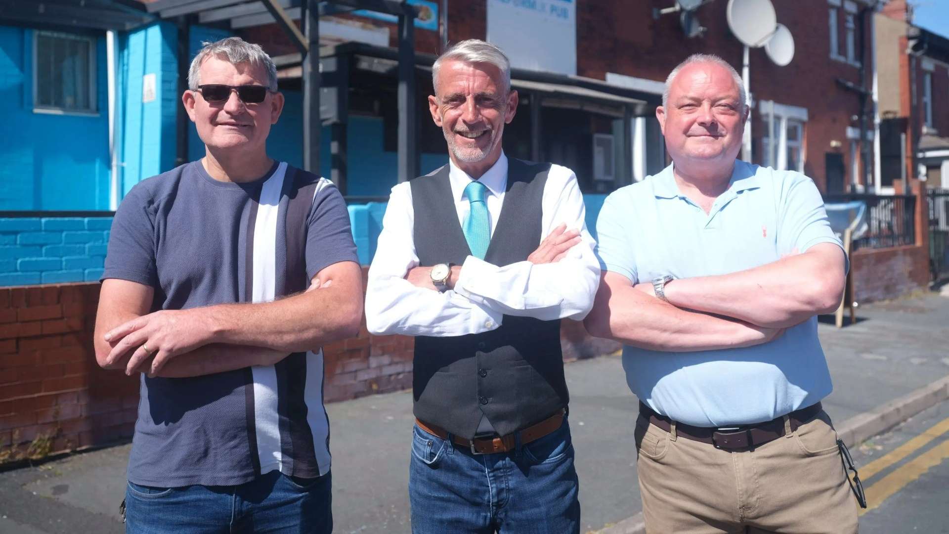 Inside UK’s 1st Reform pub with £2 pints, boozers drinking ‘Remainer tears’ & even Corbyn’s allowed in, on one condition