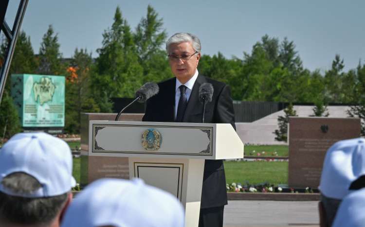 President Tokayev Pays Tribute to Victims of Political Repression and Famine at ALZHIR Memorial
