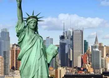 US news giants grow revenue despite AI-driven turmoil