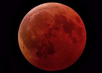 Blood Moon that turns eerie crimson colour in total lunar eclipse due over Britain in DAYS – exact minute to look up