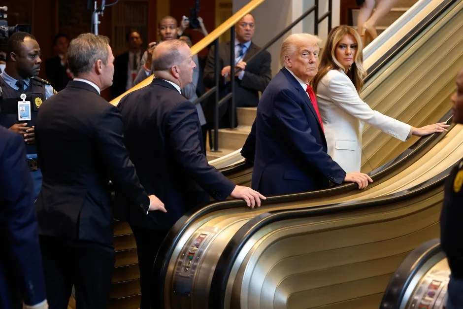 Trump blasts UN for ‘triple sabotage’ & ‘sinister events’ after he was awkwardly forced to walk up broken escalator