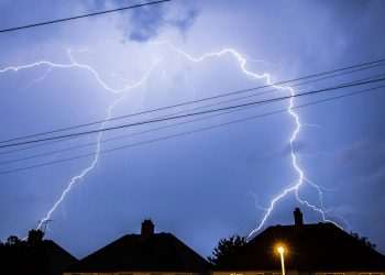 UK weather: Temperatures to soar to 27C today – but Brits also face thunderstoms as Met Office issues yellow warning
