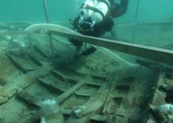 Ancient Roman shipwreck found underwater at hols hotspot as divers find treasure on boat sunk in storm