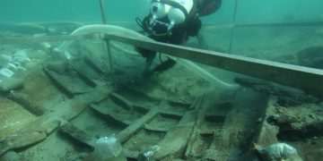 Ancient Roman shipwreck found underwater at hols hotspot as divers find treasure on boat sunk in storm Ancient Roman shipwreck found underwater at hols hotspot as divers find treasure on boat sunk in storm