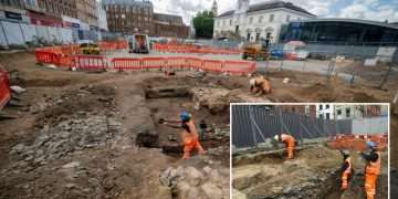 Creepy ‘vile’ dungeon containing 2,000-year-old secrets is unearthed beneath busy UK market square Creepy ‘vile’ dungeon containing 2,000-year-old secrets is unearthed beneath busy UK market square