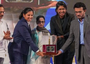 After winning the World Cup, DSP became the star player of Team India, got a gold chain and a golden bat as a gift