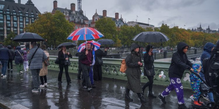Met Office launches THREE yellow weather warnings as 18 HOURS of heavy rain to batter UK Met Office launches THREE yellow weather warnings as 18 HOURS of heavy rain to batter UK