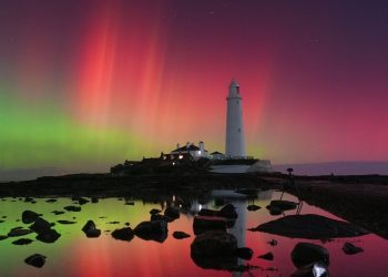 Powerful ‘cannibal storm’ blasted from the sun triggers BLACKOUT warning & rare Northern Lights over the UK tonight