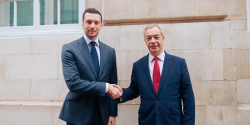 I’ll stop small boat crossings & work with Farage to help UK restore its borders, French presidential frontrunner vows