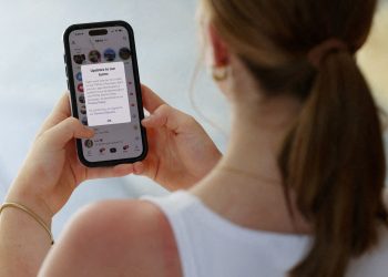 Social media BAN for under 16s being considered by Starmer as PM ‘closely’ monitors Australia-style crackdown