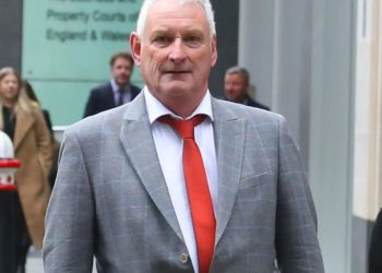 Builder cut from mum’s £5m will sues sister after she ‘splurged family fortune on posh meals and lavish Savoy wedding’