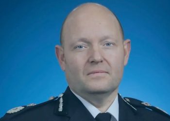 Disgraced police chief should NOT get off scot-free with bulging wallet… just like so many other useless public servants