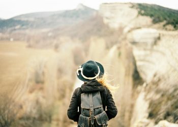 Money expert warns British bargain hunters not to be ‘fooled’ by the January sales - “travel insurance comparison could save you from price hikes of up to 1000%”