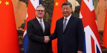 ‘Twists & turns’ between UK & China don’t serve our interests, Xi tells Keir – as PM promises more ‘sophisticated’ ties