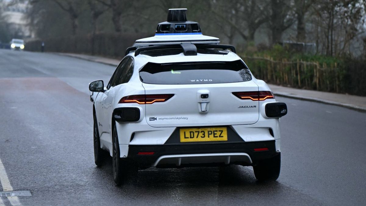 Driverless taxis on England’s roads in weeks