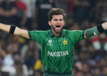 T20 WC Breaking: Shaheen Afridi breaks world record by taking 3 wickets in 3 overs, spoils England's game in Powerplay T20 WC Breaking: Shaheen Afridi breaks world record by taking 3 wickets in 3 overs, spoils England's game in Powerplay