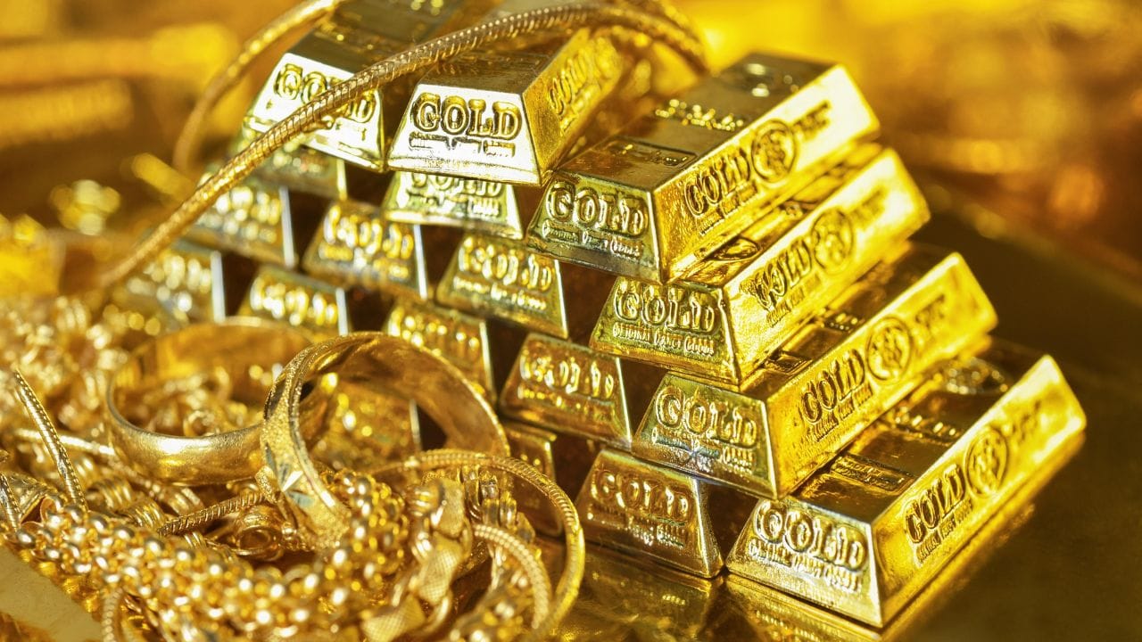 These five countries including India bought the most gold in the last 5 years, this country was the number 1 seller