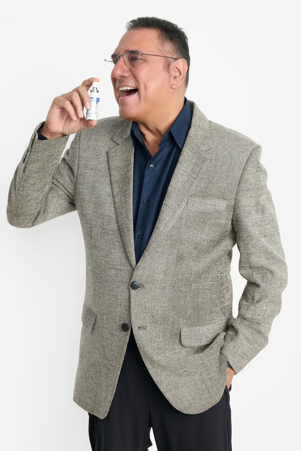 Actor & Investor Boman Irani with the Vitonnix oral spray.